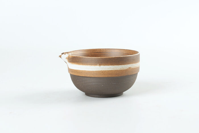 80393 BR Premium Matcha Tea Bowl with Pouring Spout - Image 3